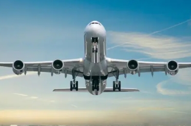 航空运输公司发展不仅关乎经济，更影响着社会的进步与文化的交融